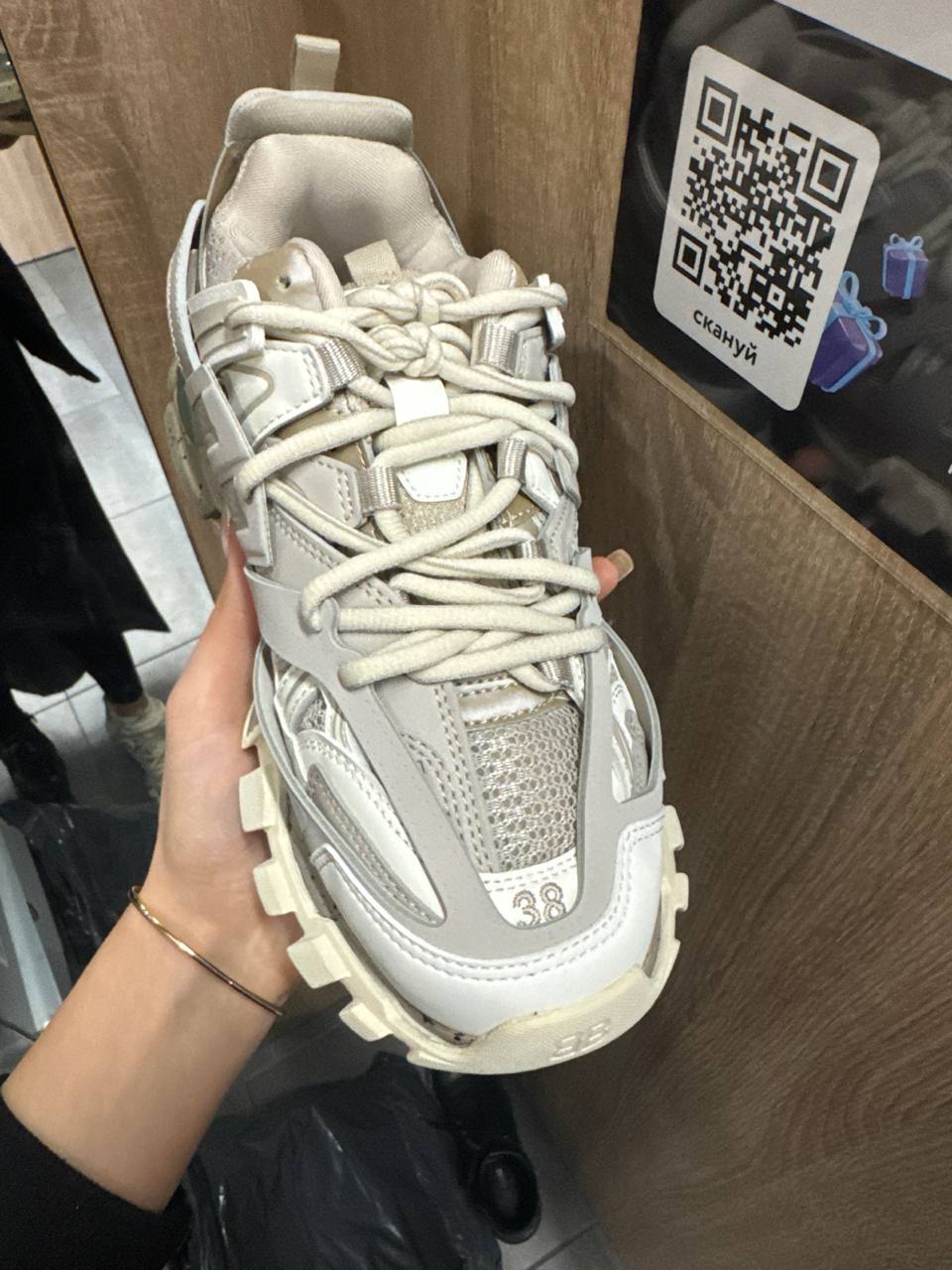 Фотоотзыв покупателя Карина (ID ) с Balenciaga Track Trail Laces Black/Orange